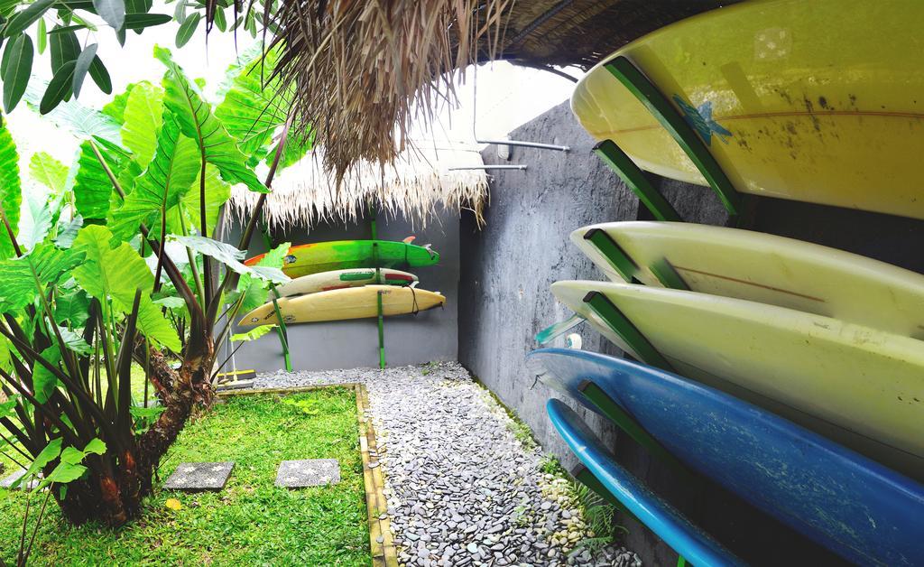 Premier Surf Camp Hotel Canggu Buitenkant foto