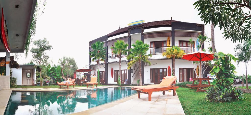 Premier Surf Camp Hotel Canggu Buitenkant foto