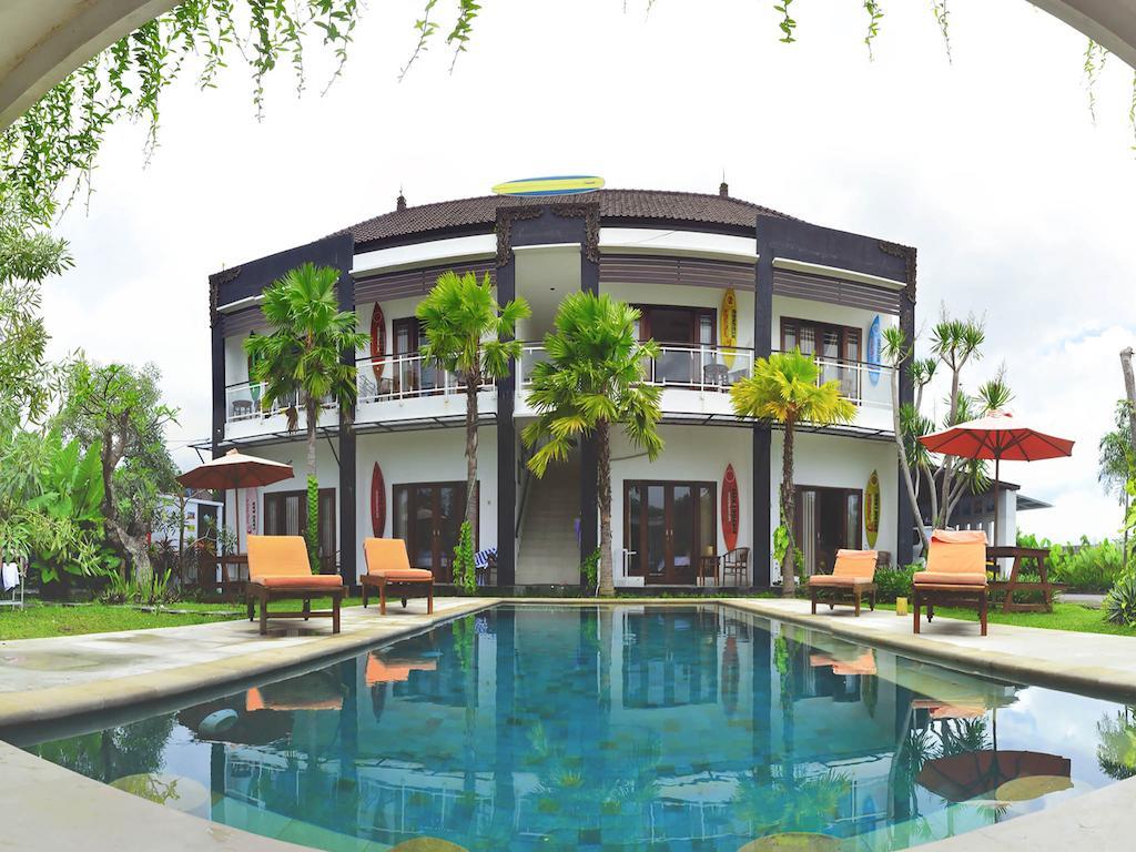 Premier Surf Camp Hotel Canggu Buitenkant foto
