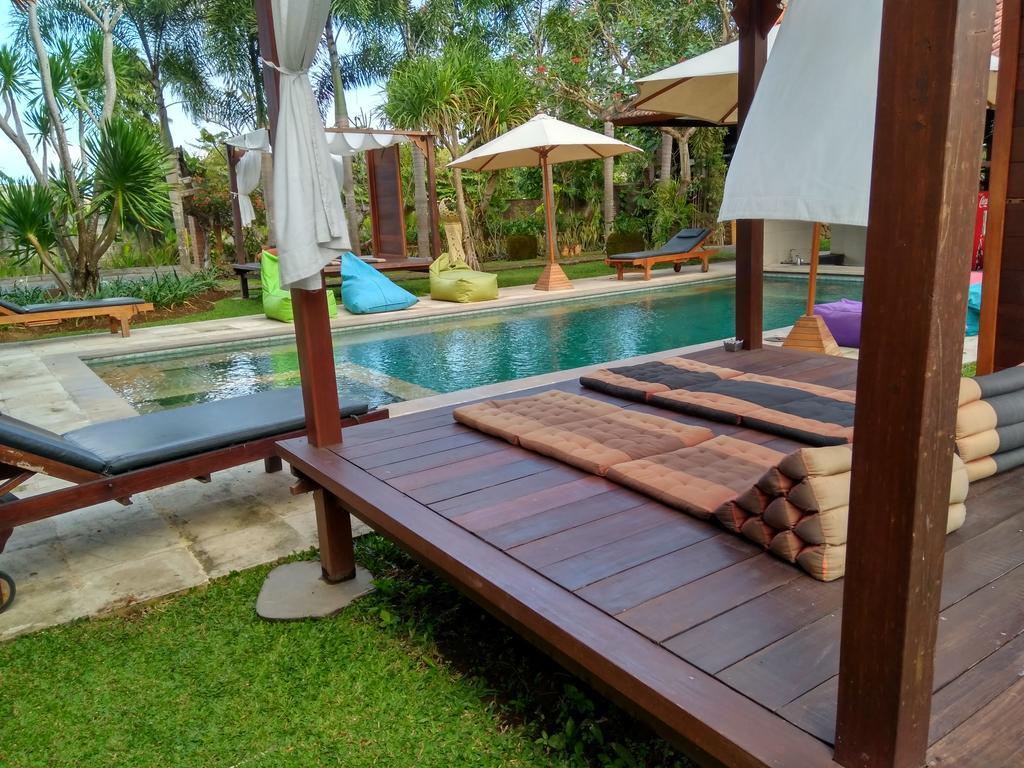 Premier Surf Camp Hotel Canggu Buitenkant foto