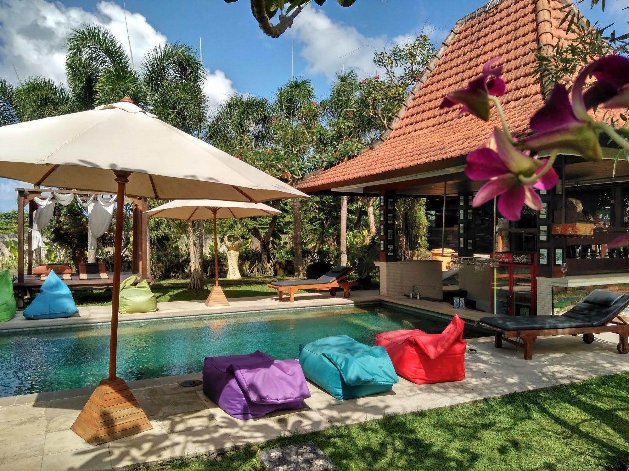 Premier Surf Camp Hotel Canggu Buitenkant foto