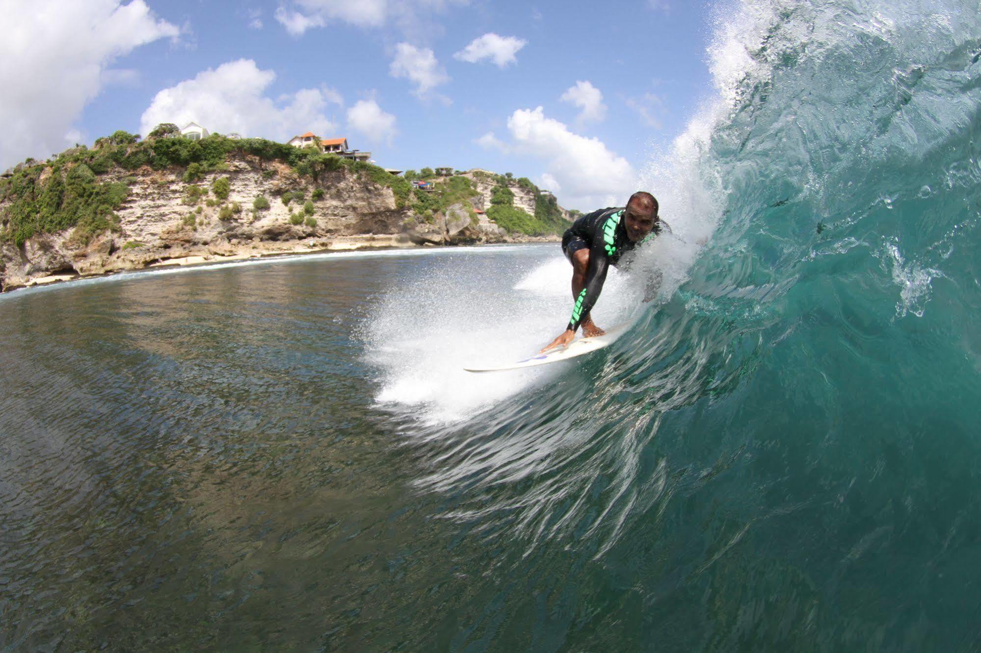 Premier Surf Camp Hotel Canggu Buitenkant foto
