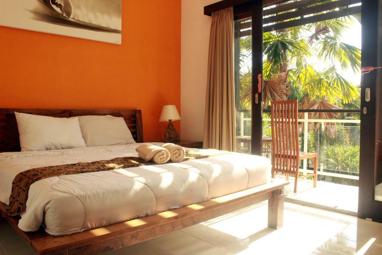 Premier Surf Camp Hotel Canggu Buitenkant foto