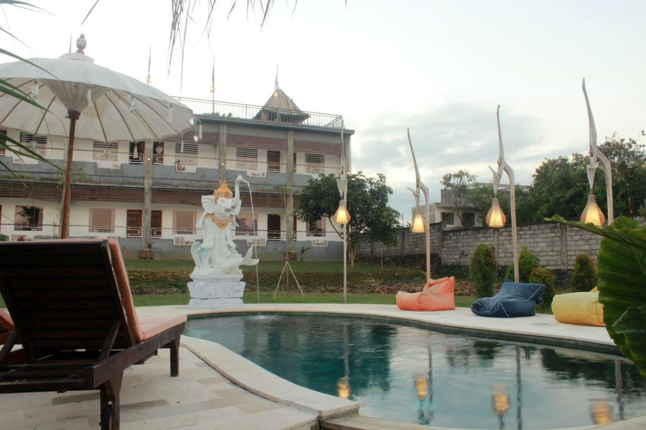 Premier Surf Camp Hotel Canggu Buitenkant foto