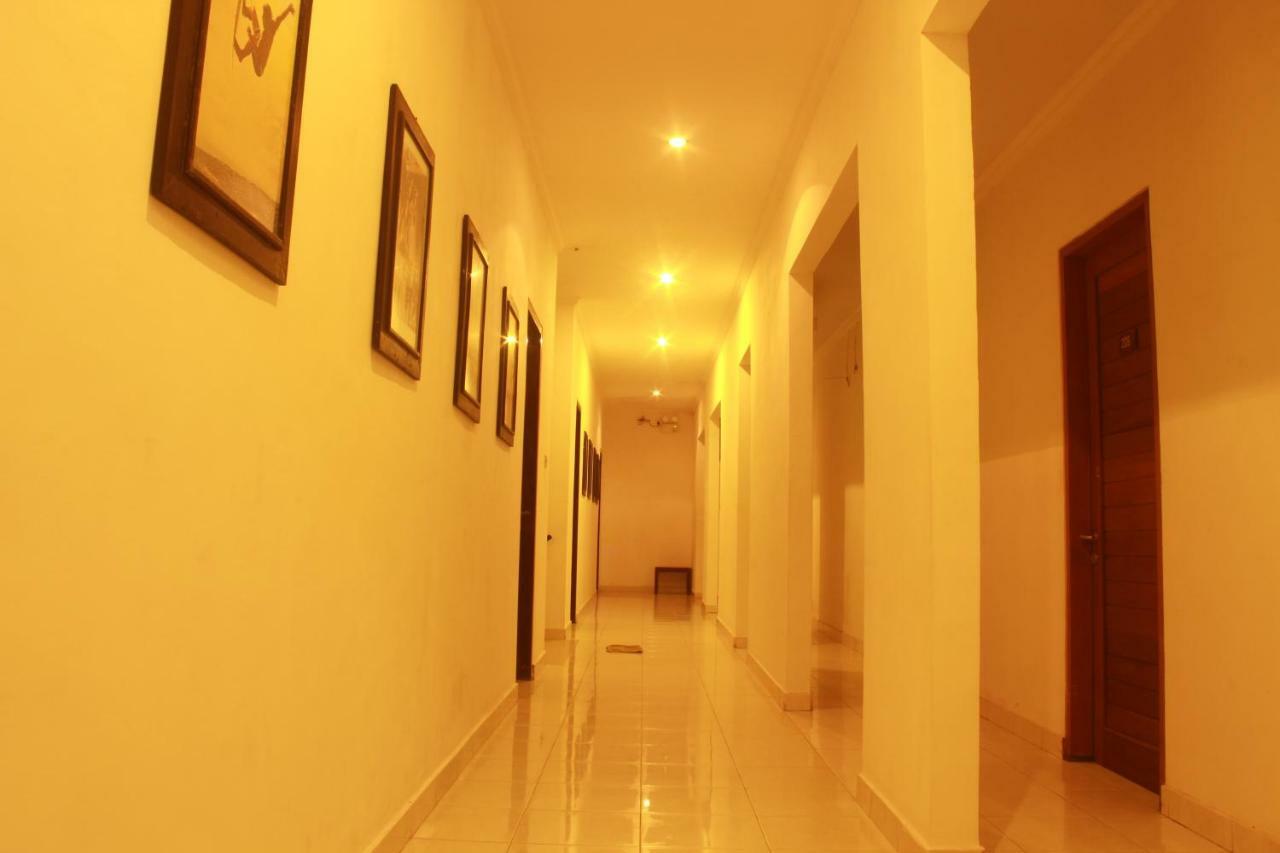 Premier Surf Camp Hotel Canggu Buitenkant foto