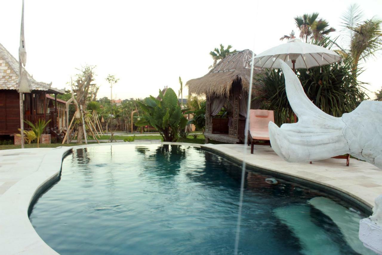 Premier Surf Camp Hotel Canggu Buitenkant foto